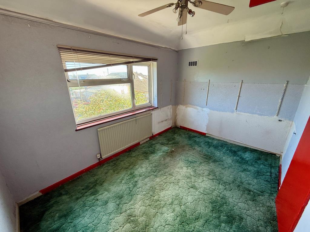 Lot: 150 - DETACHED HOUSE FOR REFURBISHMENT - Bedroom three